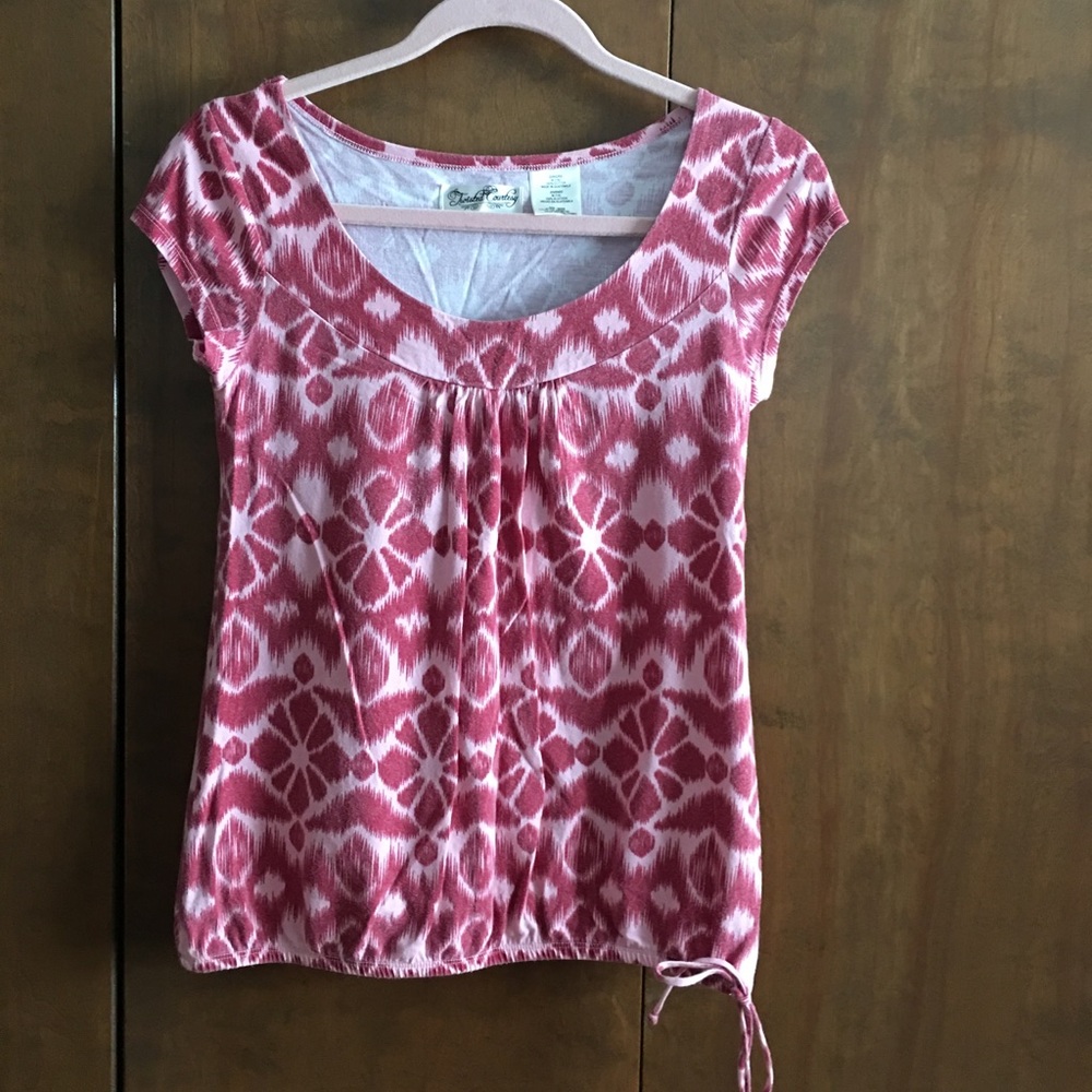 Juniors pink and light pink top